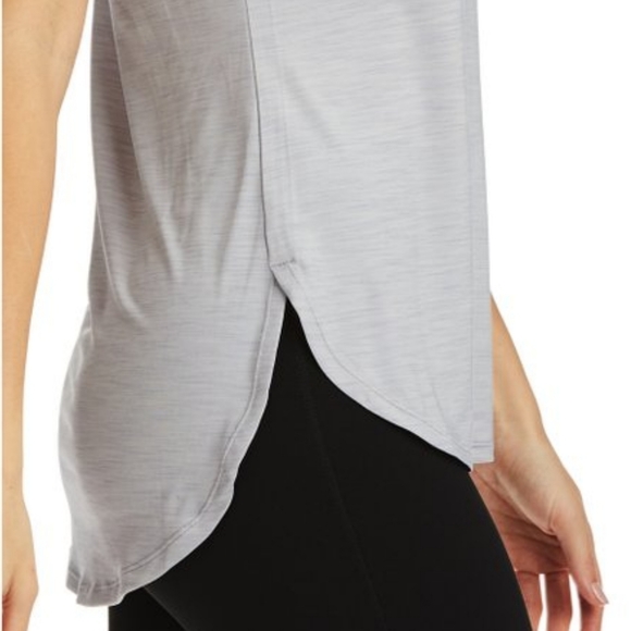 ❤HP❤️NWT Reebok Silver Sconce Cap-Sleeve Top❤ - Picture 2 of 11